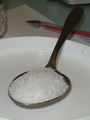 Столовая ложка соли с холмиком весит 21-22 грамма