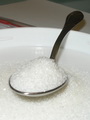 Полная чайная ложка сахара с горкой весит 8-9 грамм