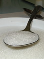 Столовая ложка сахару с холмиком весит 13-14 грамм