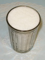 Полный граненый стакан сахар, наполненный до краев весит 200 грамм